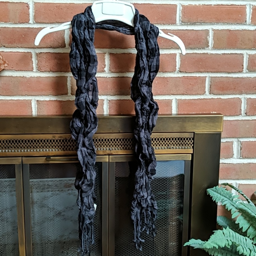 Mudd Ruched Black and Grey Plaid Scarf